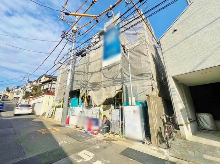 現況外観写真 太陽に愛された邸は、陽当り・通風に優れた魅力的で快適さを追求した邸宅でした。ここに住むからこそ意味がある。そんな特別感に浸りながら、毎日を愉しんでいただきたいです。