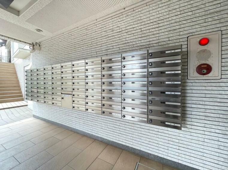 郵便受け 管理体制の良さが垣間見えるキレイに保たれた共用部です。