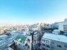 眺望 【BALCONY】BLUE SKY自然の心地よさに包まれる。大開口の外に広がるのは爽やかな青空。