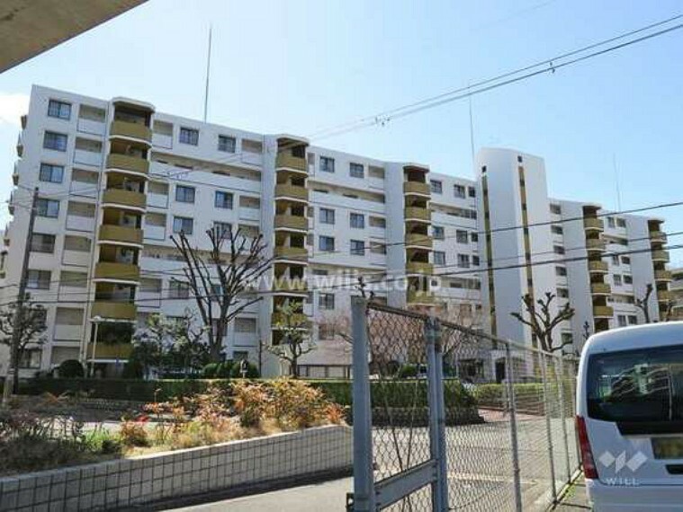 外観写真 阪急東奈良高層住宅E棟の外観（北東側から）