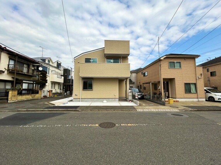 現況外観写真 現地だけではなく、周辺の施設・道路など、生活するにあたって重要なポイントも併せてご案内可能です。