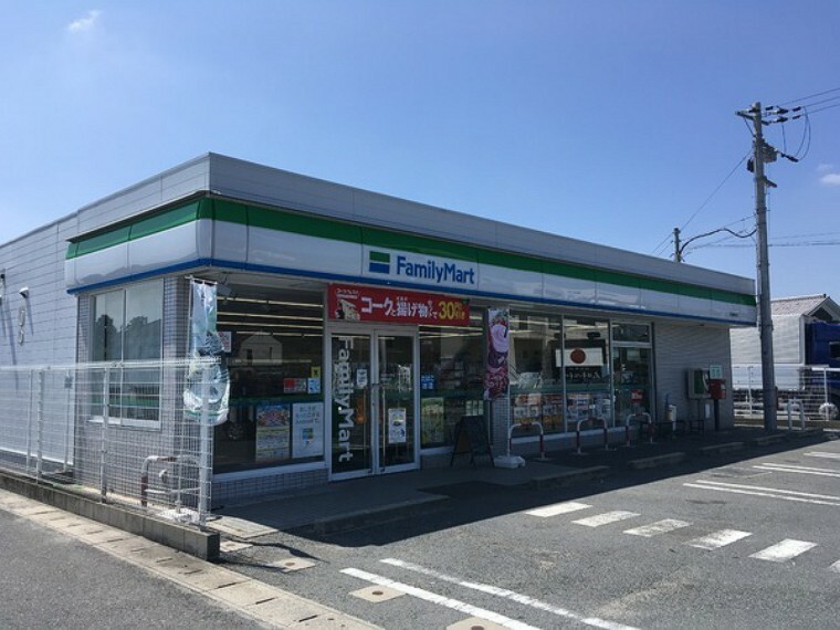 コンビニ ファミリーマート天理柳本店