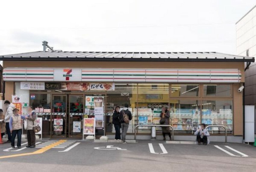 コンビニ セブンイレブン京阪鳥羽街道駅前店