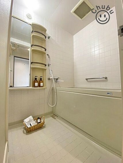 浴室 自動お湯張り機能つきなので帰宅時間のバラバラなご家庭でもみんなが温かいお風呂に入れます