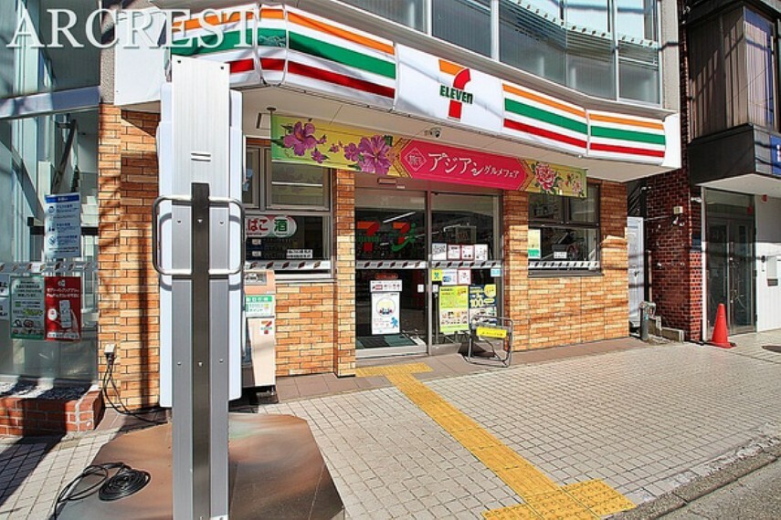 コンビニ セブンイレブン西東京東町3丁目店 24時間営業 保谷駅南口より徒歩5分、24時間営業なので急なお買い物にも便利です。
