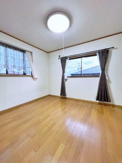 2面採光の明るいお部屋です。