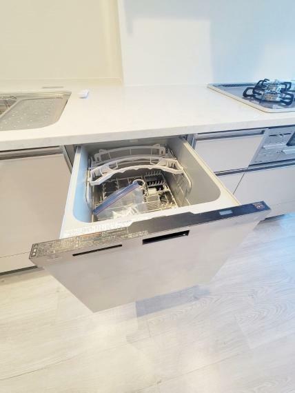キッチン 食器洗浄乾燥機付きシステムキッチンです。家事の効率化が図れます。