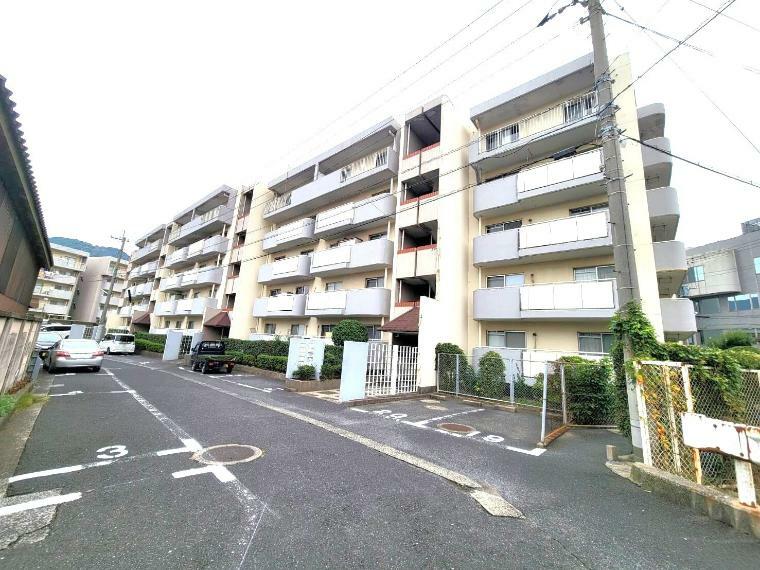 外観写真 可愛いペットと一緒にご入居できるマンションです。