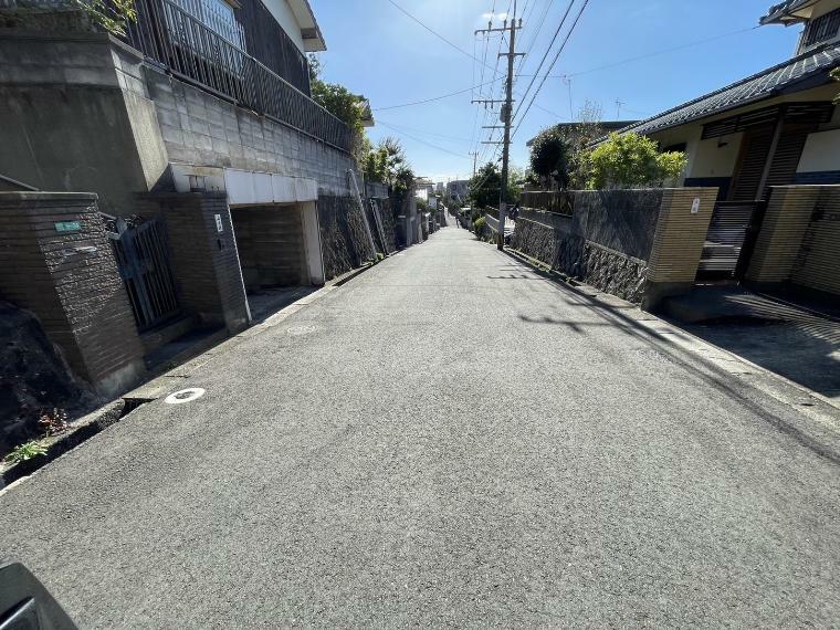 外観写真 前面道路幅6.1mです。