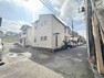 現況写真 周辺は住宅が建ち並ぶ閑静な住宅街です。