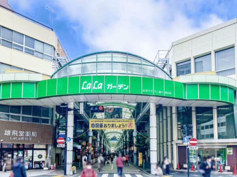 東京商店街グランプリで準グランプリに輝いたことのある約330mの長いアーケードが特徴のLaLaガーデンは雨の日も快適にお買い物を楽しめます