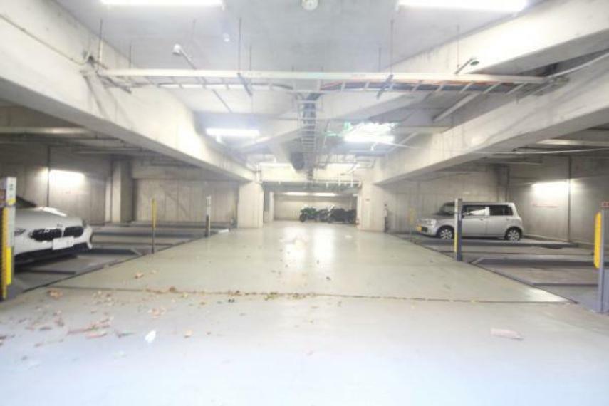 駐車場 ■2011年1月に大規模修繕工事実施済み