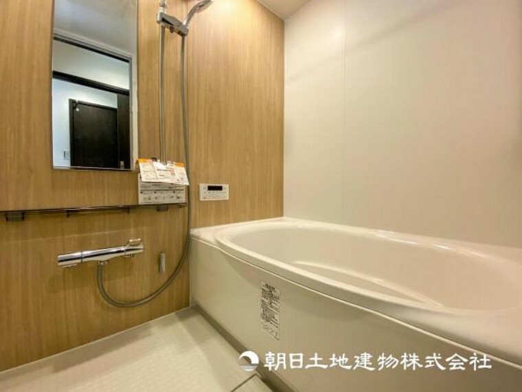 浴室 【浴室】ゆったりと寛げる広々バスで足を伸ばしてリラックス。　最新のユニットバスは設備も充実です