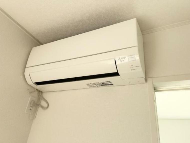 冷暖房・空調設備 【エアコン】リビングにエアコンを配置！室内を快適に保ちます。