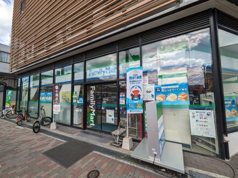 コンビニ ファミリーマート東灘岡本橋店 徒歩4分。