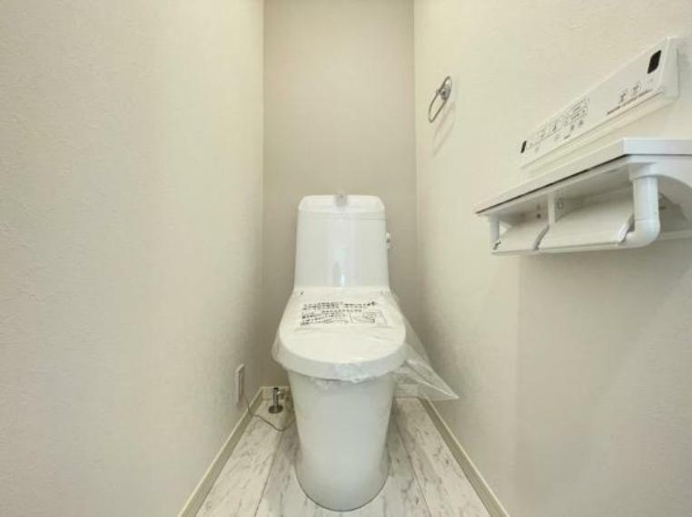トイレ 3号棟　換気と明るさに配慮した、清潔感のあふれるトイレです。落ち着いた空間で安らぎのひとときをお過ごしいただけます。（2024.2.29撮影）
