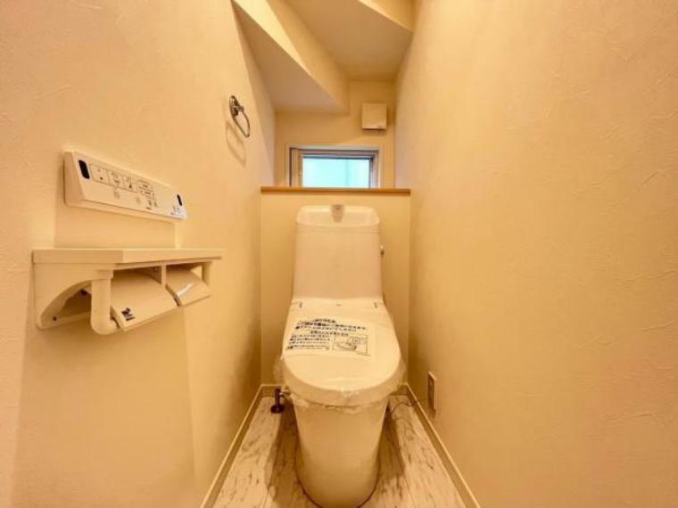 トイレ 清潔感溢れるトイレ。落ち着いた空間で安らぎのひとときをお過ごしいただけます。（2024.2.29撮影）