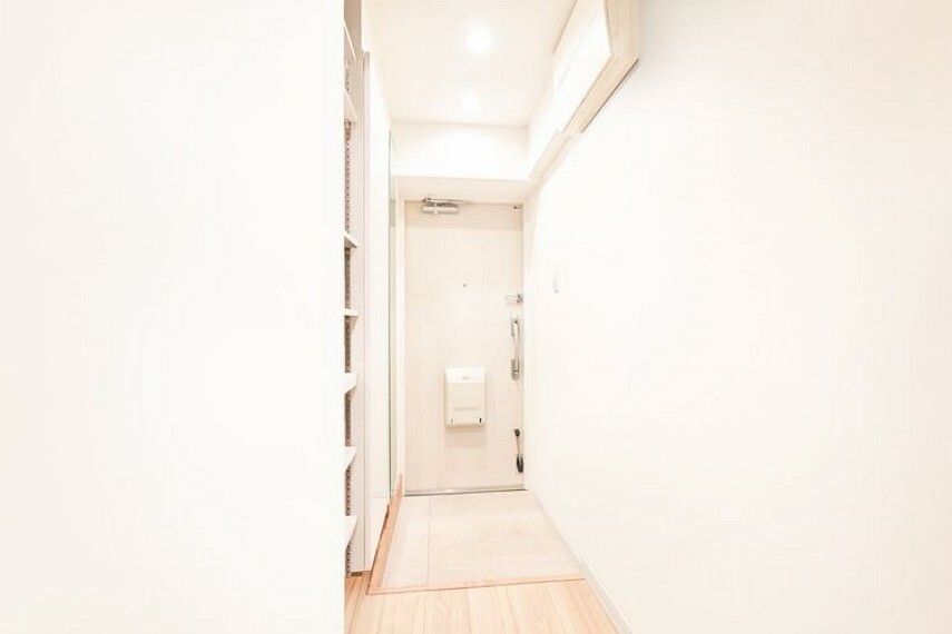 玄関 ※画像はCGにより家具等の削除、床・壁紙等を加工した空室イメージです。