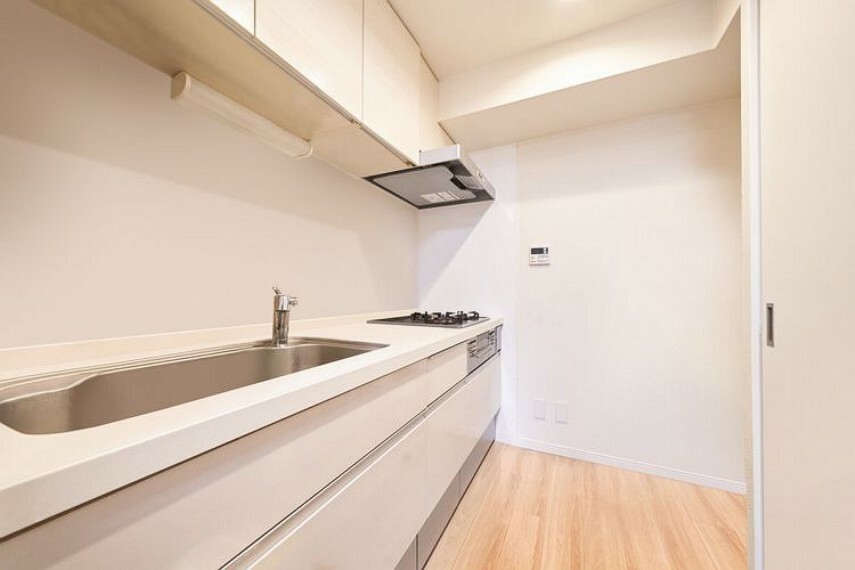 キッチン ※画像はCGにより家具等の削除、床・壁紙等を加工した空室イメージです。