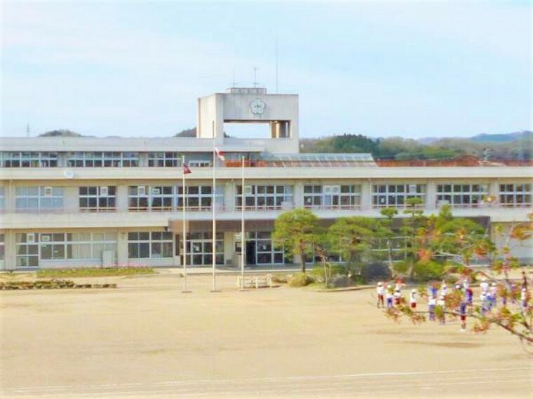 小学校 船岡小学校　約700m