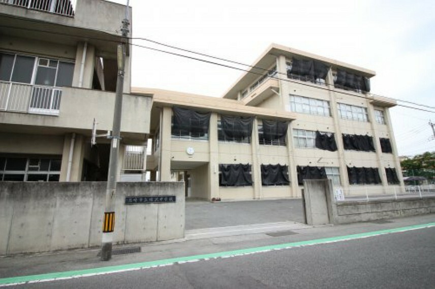 中学校 【中学校】高崎市立塚沢中学校まで676m