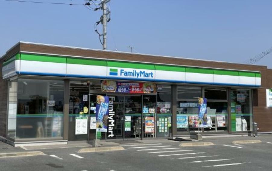 コンビニ 【コンビニエンスストア】ファミリーマート 佐賀多布施店まで581m