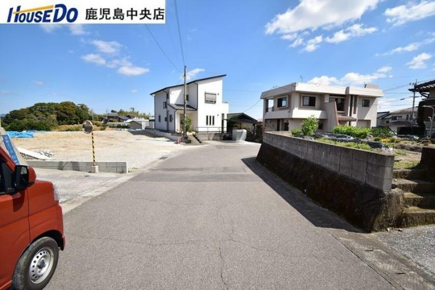 現況写真 【前面道路】東南向きの前面道路です！交通量の少ない道路です