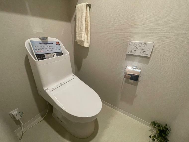 トイレ 手洗い一体型ウォシュレット付きトイレです！