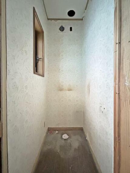【リフォーム中】4/26撮影。トイレはLIXIL製の温水洗浄付便座に交換予定です。