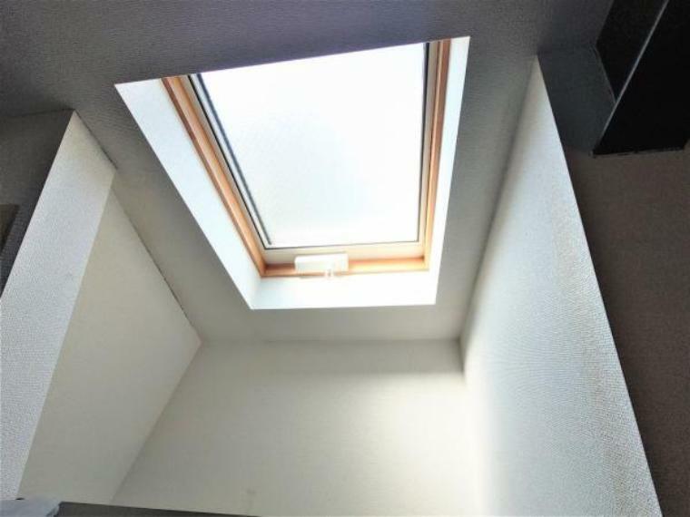 ロフトには天窓が完備されています。温かい太陽の日を浴びながらお昼寝するのも気持ち良いですね。