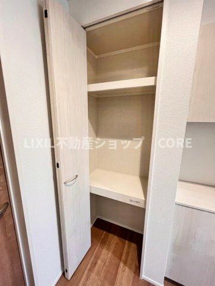 収納 奥行きもあるので、収納ボックスをそのままクローゼットの中へ。部屋にものが出ずスッキリ。