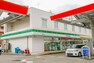 コンビニ ファミリーマート桜木町店（ファミリーマートの強さは、少量のお惣菜を売るファミデリカとドラッグストアと組んだコラボ。サラダを中心にしたヘルシー食材が充実のコンビニです。）