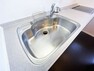 キッチン ■シンクの排水溝で粉砕するディスポーザーは、ニオイやゴミ捨ての手間を軽減します■水栓一体型浄水器付きです