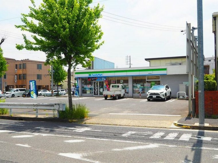 コンビニ ファミリーマート新赤坪店