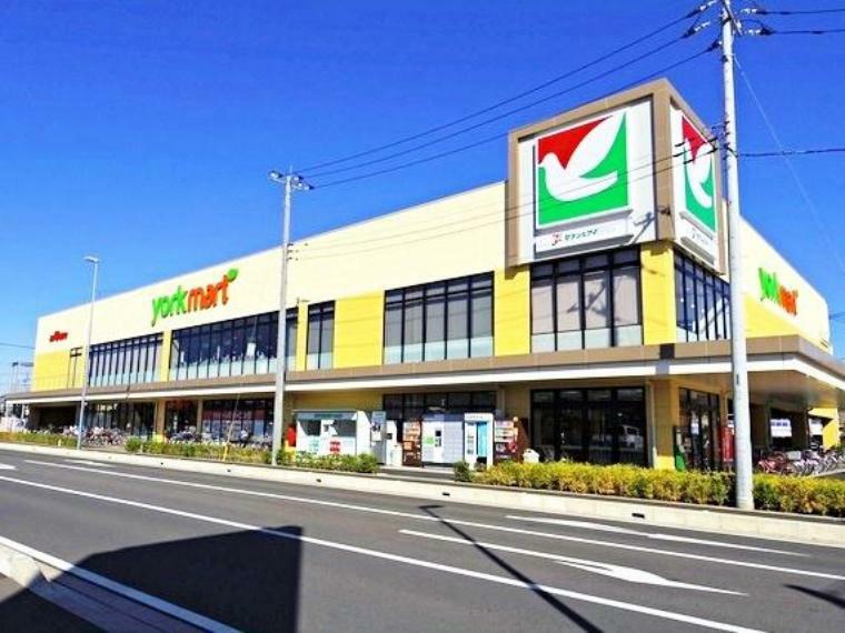 スーパー ヨークマート所沢花園店 品揃え豊富なスーパーマーケットでございます。近隣の方々でいつも賑わっております。駐車場も広いです。