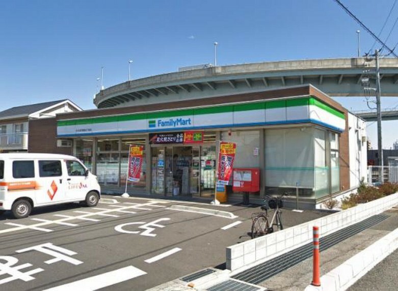 コンビニ ■ファミリーマートさいたま円阿弥六丁目店　徒歩5分