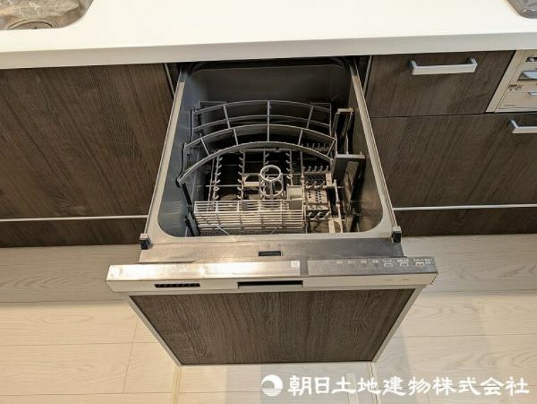 ＜キッチン＞奥様に人気のビルトイン食器洗浄機付です。