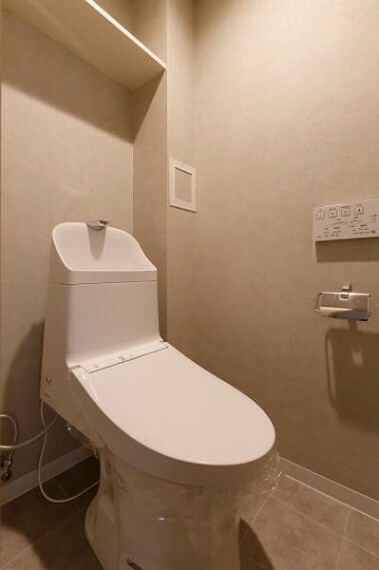 トイレ ボタン一つで洗浄可能なパワー脱臭機能付きトイレ