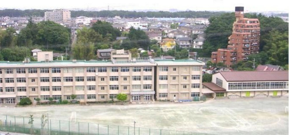 小学校 綾瀬市立綾南小学校 徒歩11分。