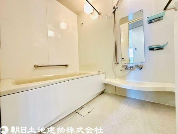 浴室 浴室には、乾燥・涼風・暖房・換気などができる、多機能な浴室暖房換気乾燥機を標準装備。雨の日でも洗濯物を乾かせます。