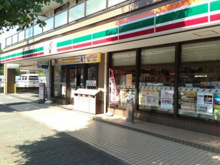 コンビニ セブンイレブン大和桜ヶ丘西口店