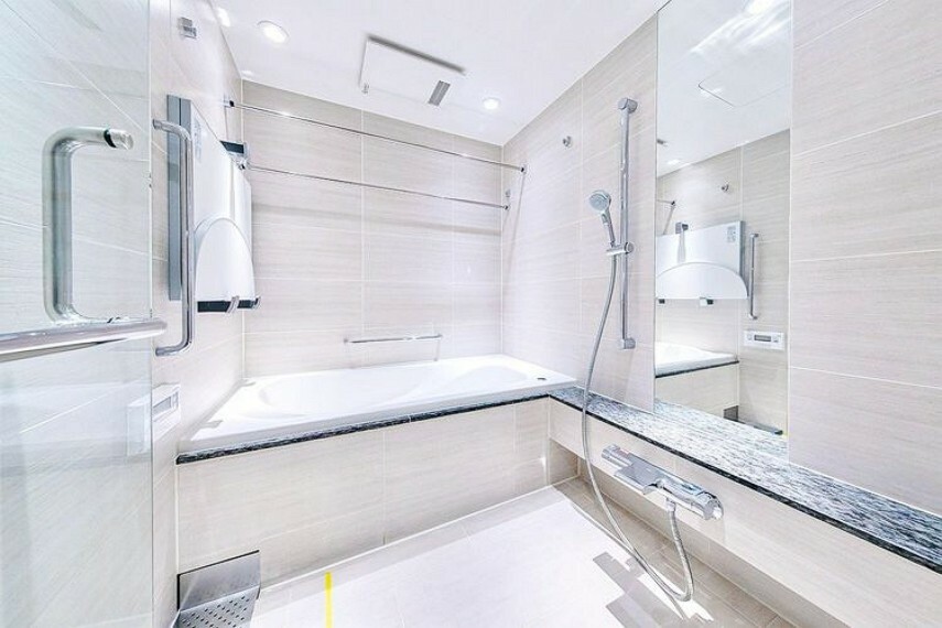 浴室 【浴室】1620sizeのバスタブを設置。お湯張り、追焚きから浴室暖房乾燥までワンタッチで操作できるオートバス。