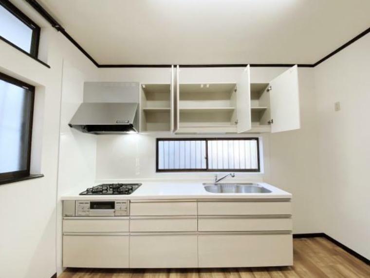 【キッチン】<BR/>シンプルでスマートなデザインと、優れた機能性を兼ね備えたシステムキッチン。