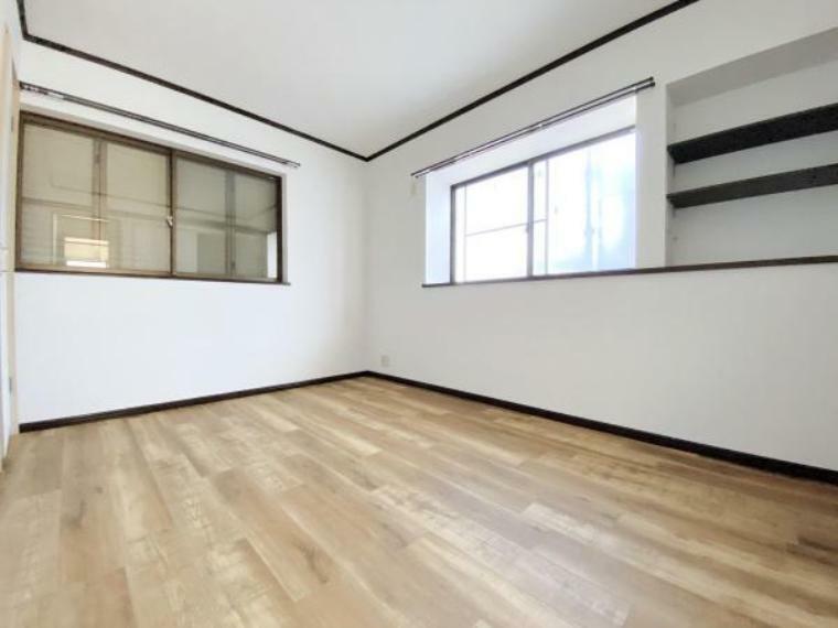 シンプルですっきりとした室内は飽きのこない居心地の良い雰囲気。自分好みの空間を創り上げてください。