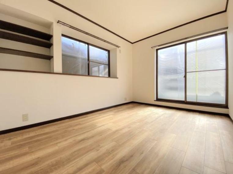 【洋室】<BR/>シンプルですっきりとした室内は飽きのこない居心地の良い雰囲気。自分好みの空間を創り上げてください。
