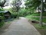 公園 鶴ヶ峰公園 鶴ケ峰駅から近くお花見も楽しめる公園。園内に帷子川が流れ、鶴ヶ峰稲荷神社がある。