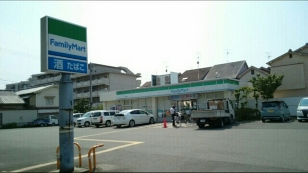 コンビニ ファミリーマート 堺榎元町店