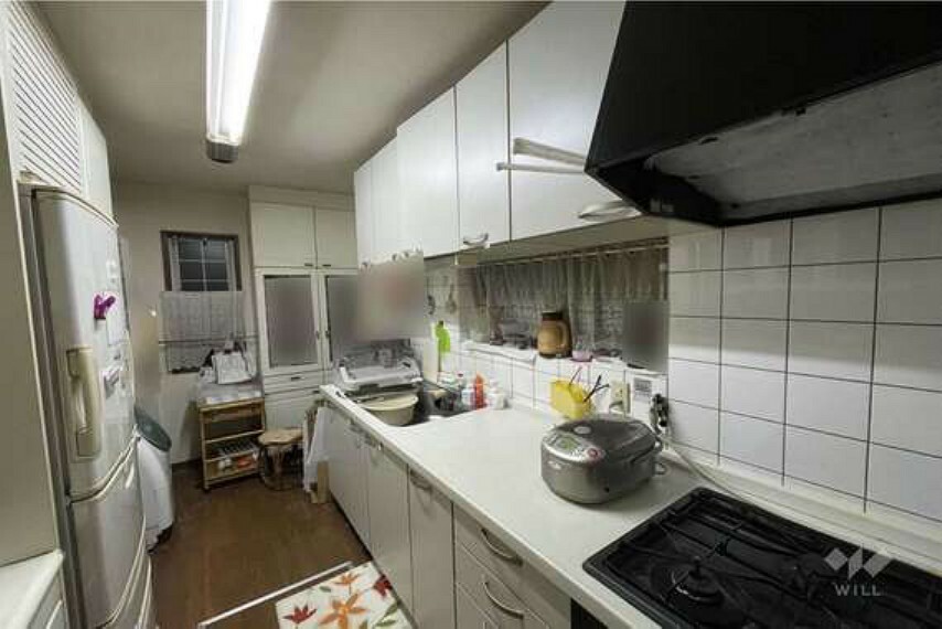 キッチン キッチン、壁付キッチンは家事動線が効率的なので日々の配膳が楽にできそうです。［2024年3月10日撮影］