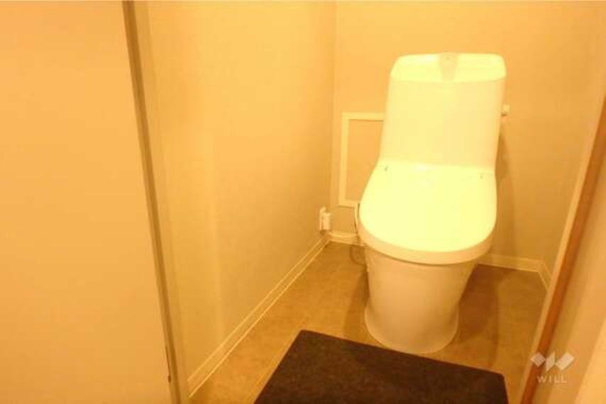 トイレ トイレ、温水洗浄便座つきなので清潔を保てます。［2024年3月9日撮影］