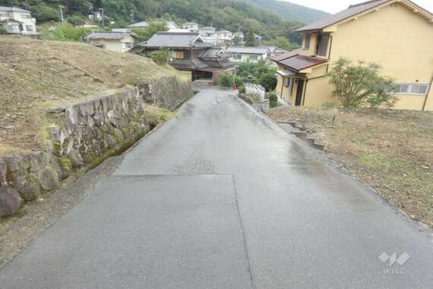 物件の東側前面道路（北側から）［2019年10月3日撮影］